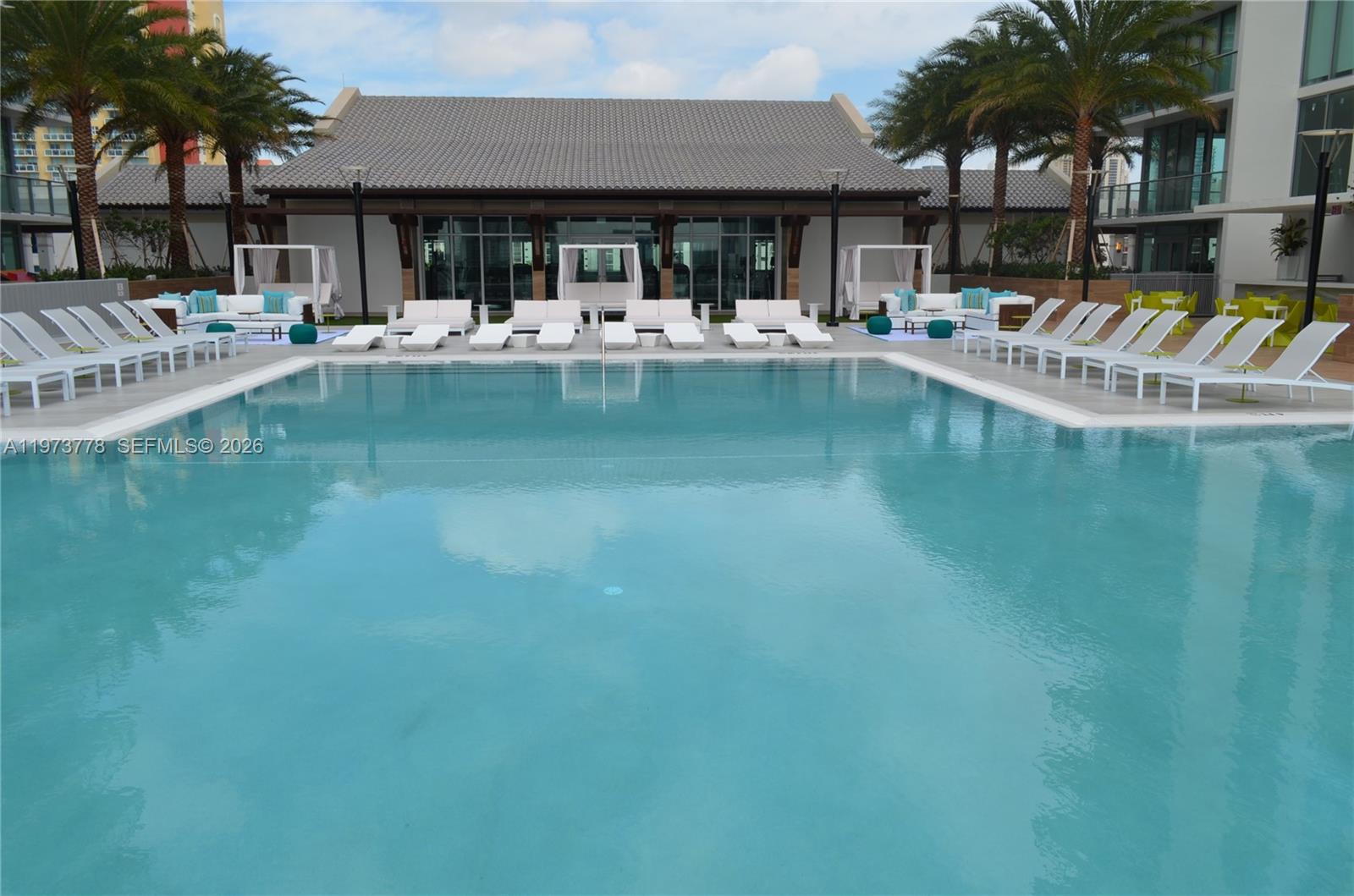 PARQUE TOWERS CONDO - Residential