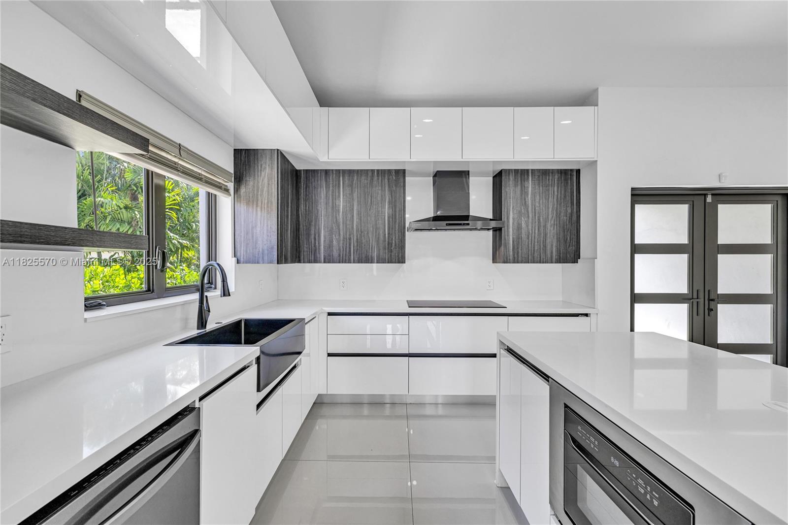 TAMIAMI PLACE PLAN NO 3 - Residential Lease