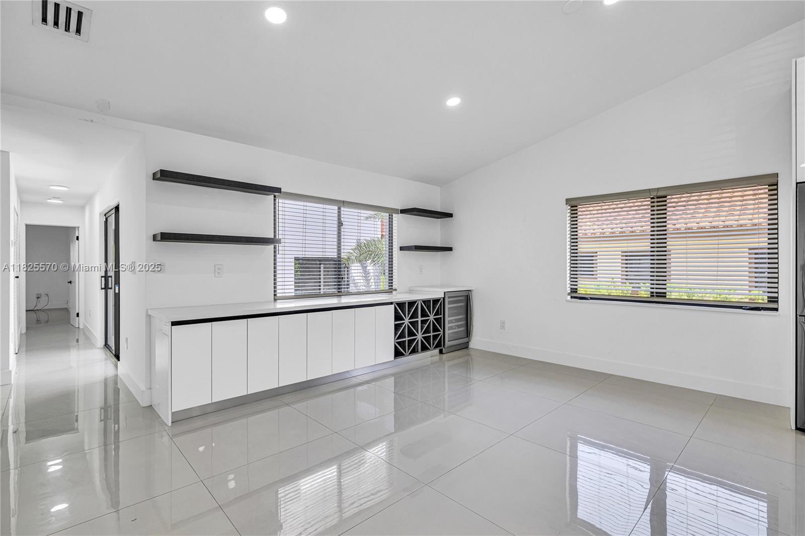 TAMIAMI PLACE PLAN NO 3 - Residential Lease