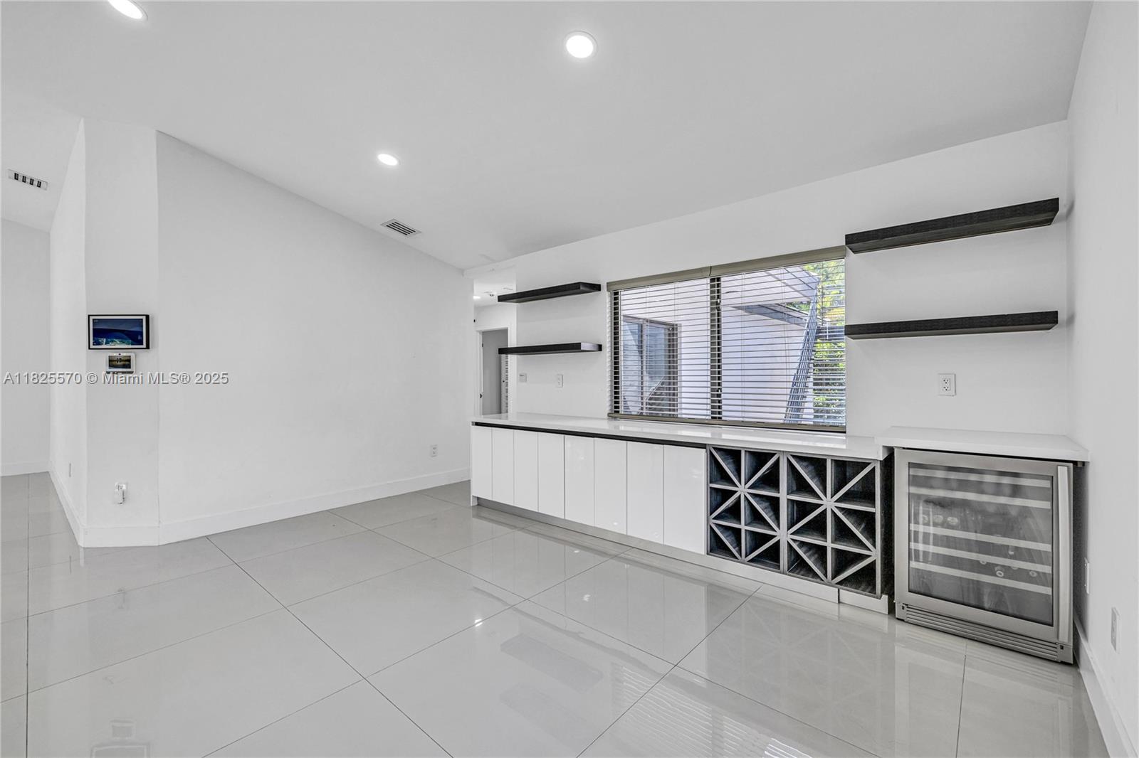 TAMIAMI PLACE PLAN NO 3 - Residential Lease