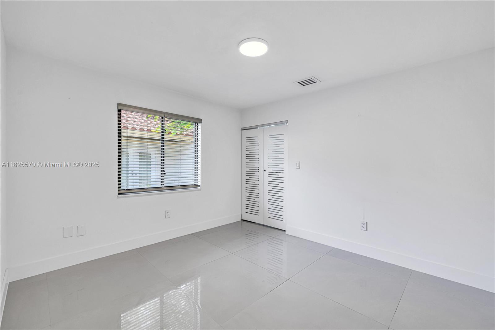 TAMIAMI PLACE PLAN NO 3 - Residential Lease