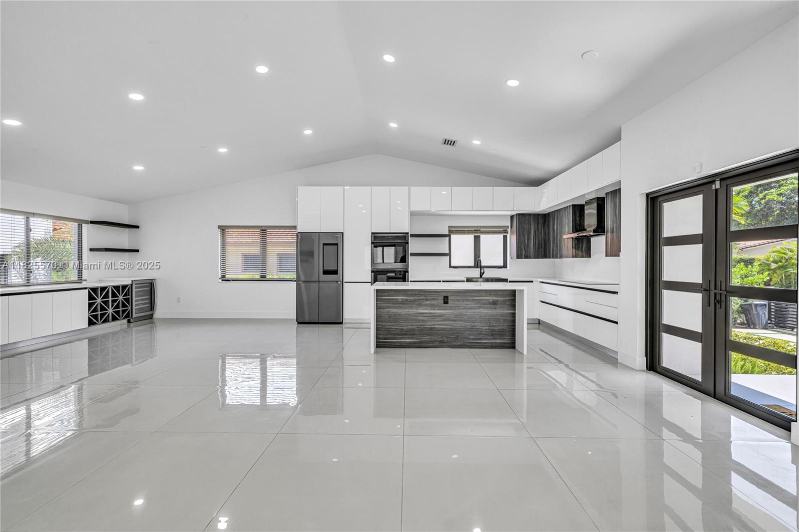 TAMIAMI PLACE PLAN NO 3 - Residential Lease