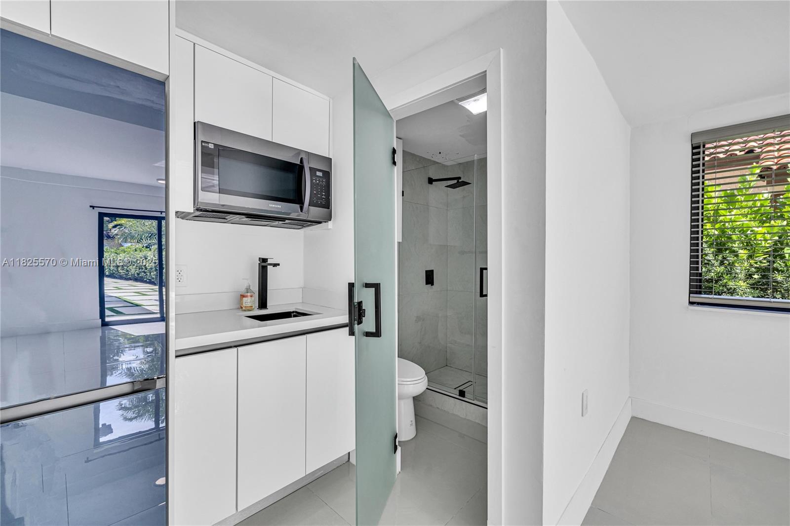 TAMIAMI PLACE PLAN NO 3 - Residential Lease