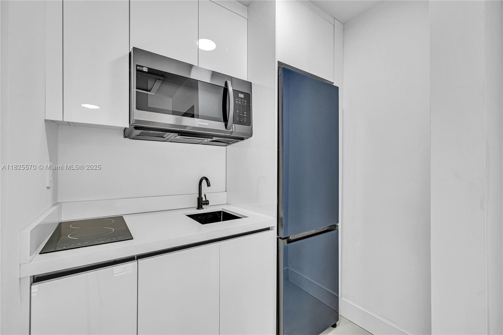 TAMIAMI PLACE PLAN NO 3 - Residential Lease