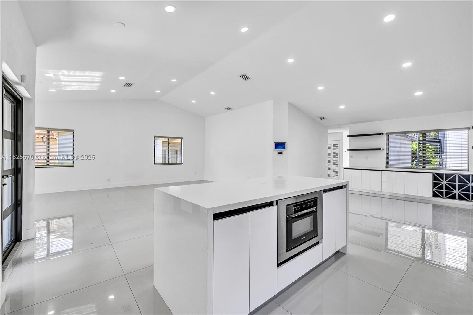 TAMIAMI PLACE PLAN NO 3 - Residential Lease