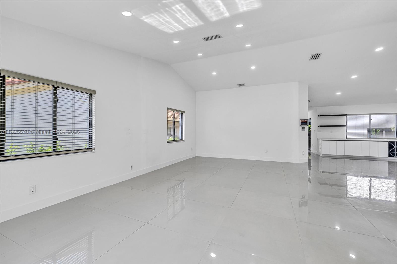 TAMIAMI PLACE PLAN NO 3 - Residential Lease