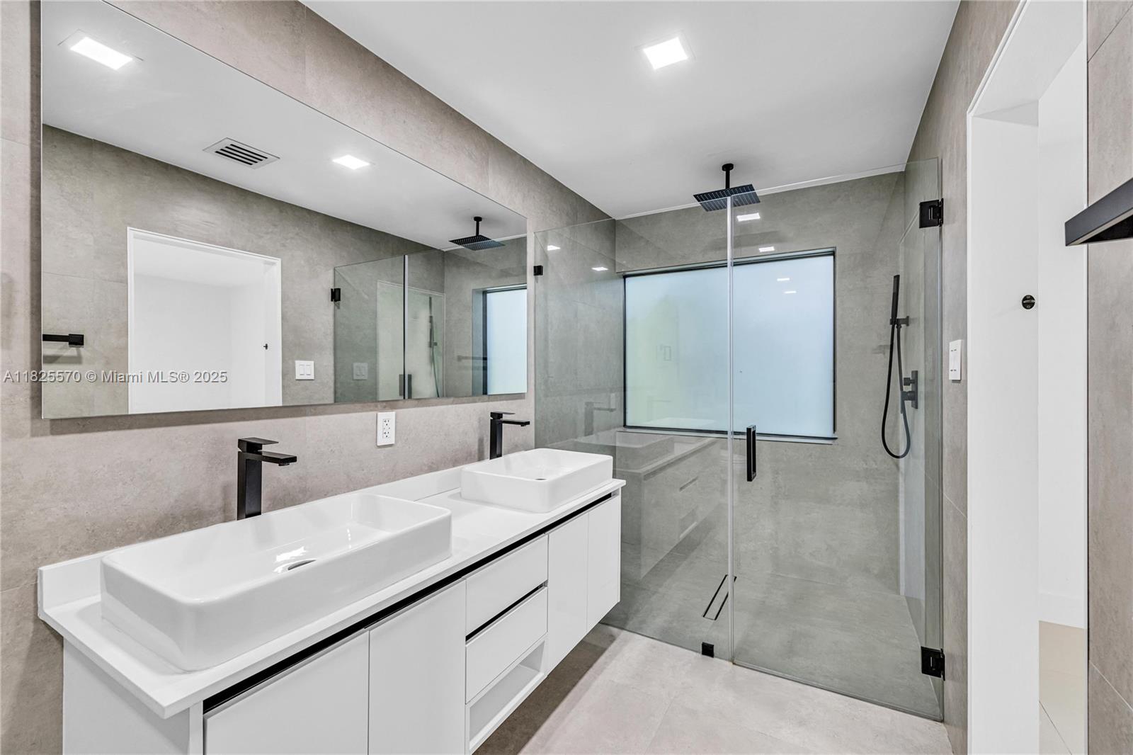 TAMIAMI PLACE PLAN NO 3 - Residential Lease