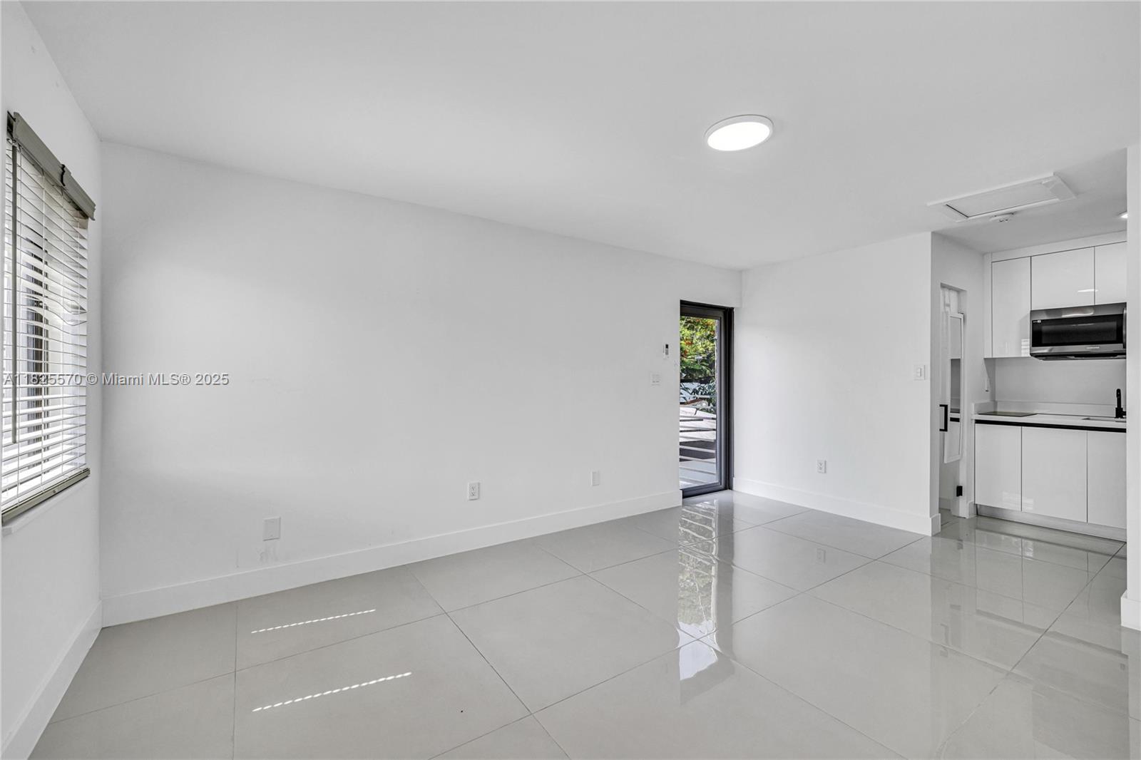 TAMIAMI PLACE PLAN NO 3 - Residential Lease