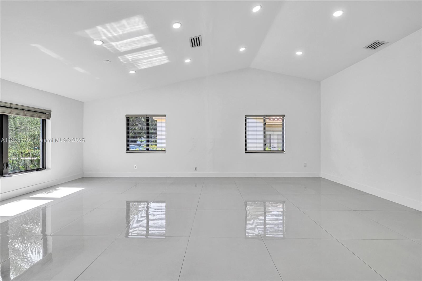 TAMIAMI PLACE PLAN NO 3 - Residential Lease