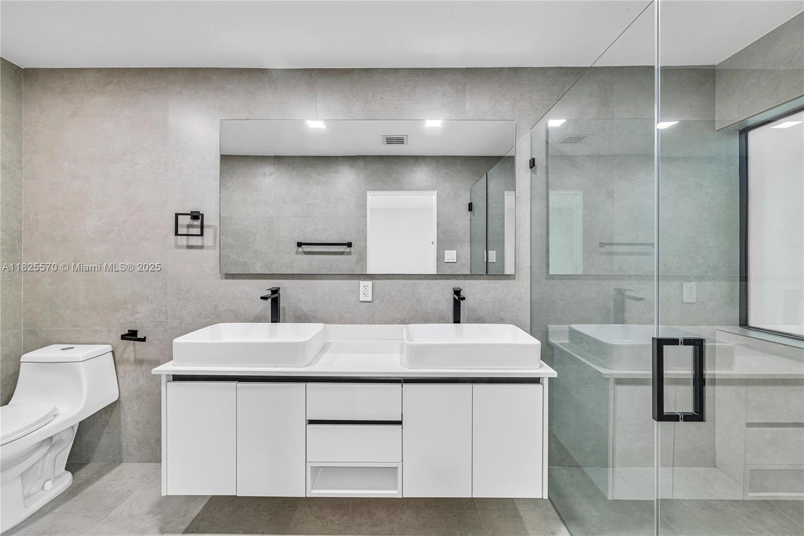 TAMIAMI PLACE PLAN NO 3 - Residential Lease