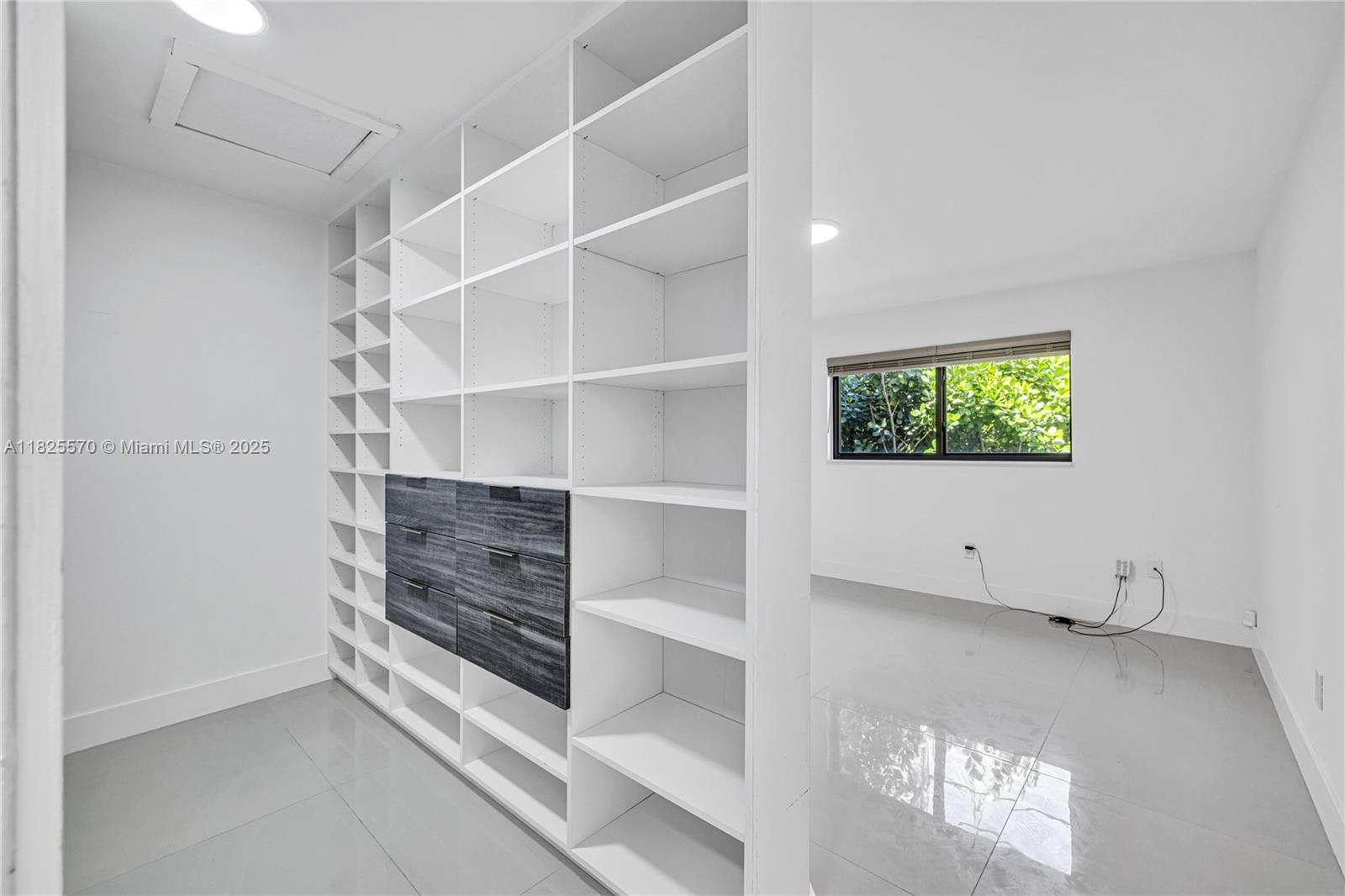 TAMIAMI PLACE PLAN NO 3 - Residential Lease