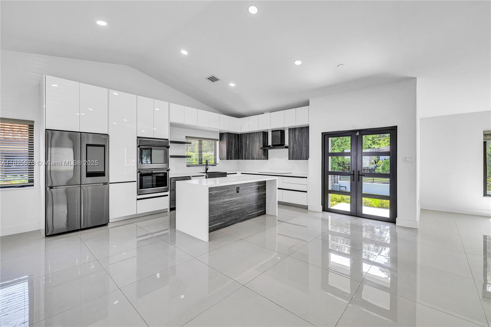 TAMIAMI PLACE PLAN NO 3 - Residential Lease