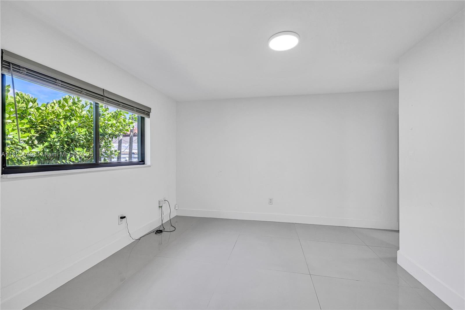 TAMIAMI PLACE PLAN NO 3 - Residential Lease