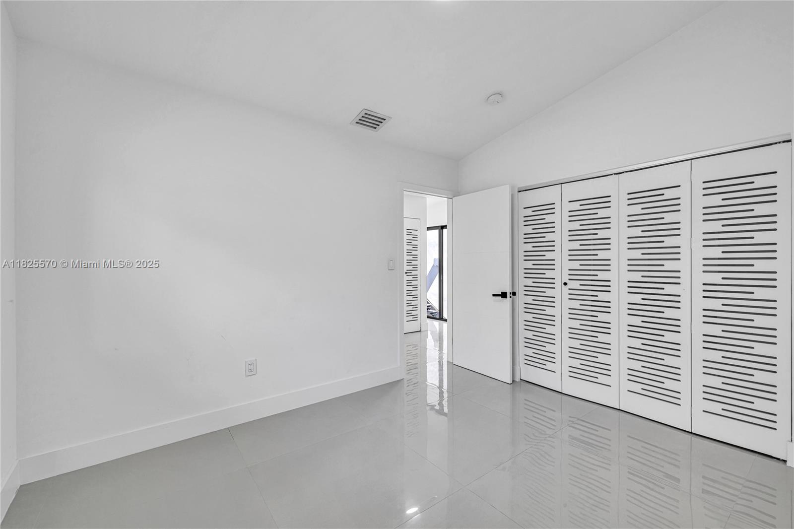 TAMIAMI PLACE PLAN NO 3 - Residential Lease