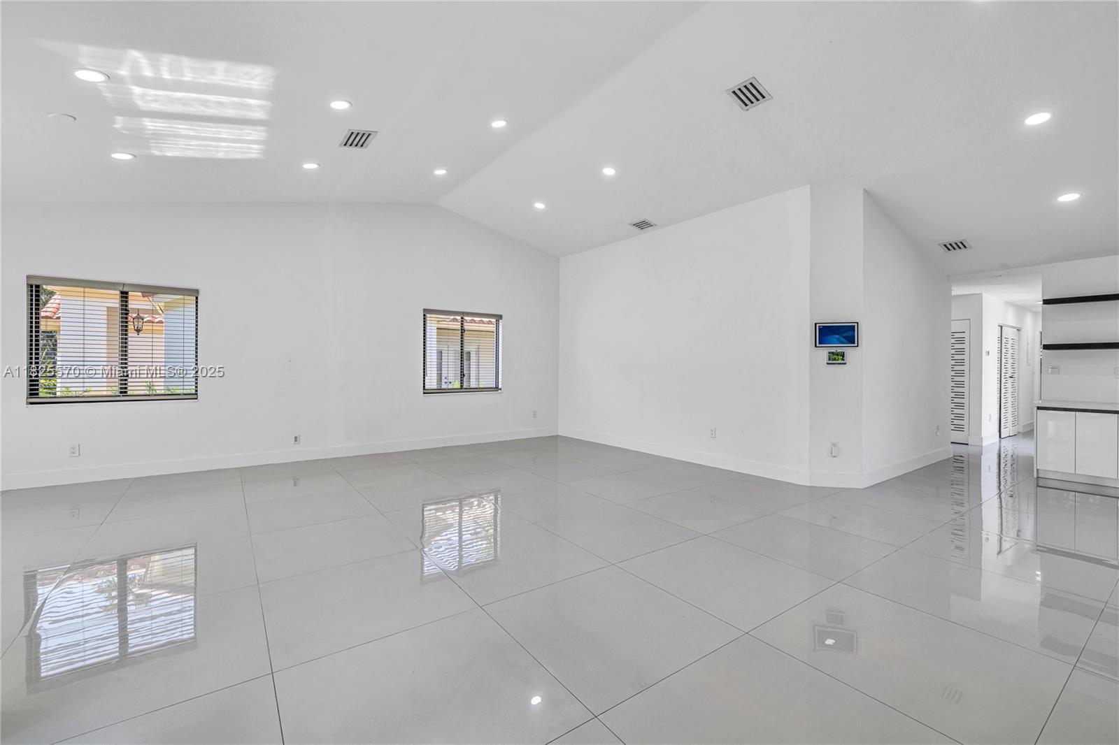 TAMIAMI PLACE PLAN NO 3 - Residential Lease