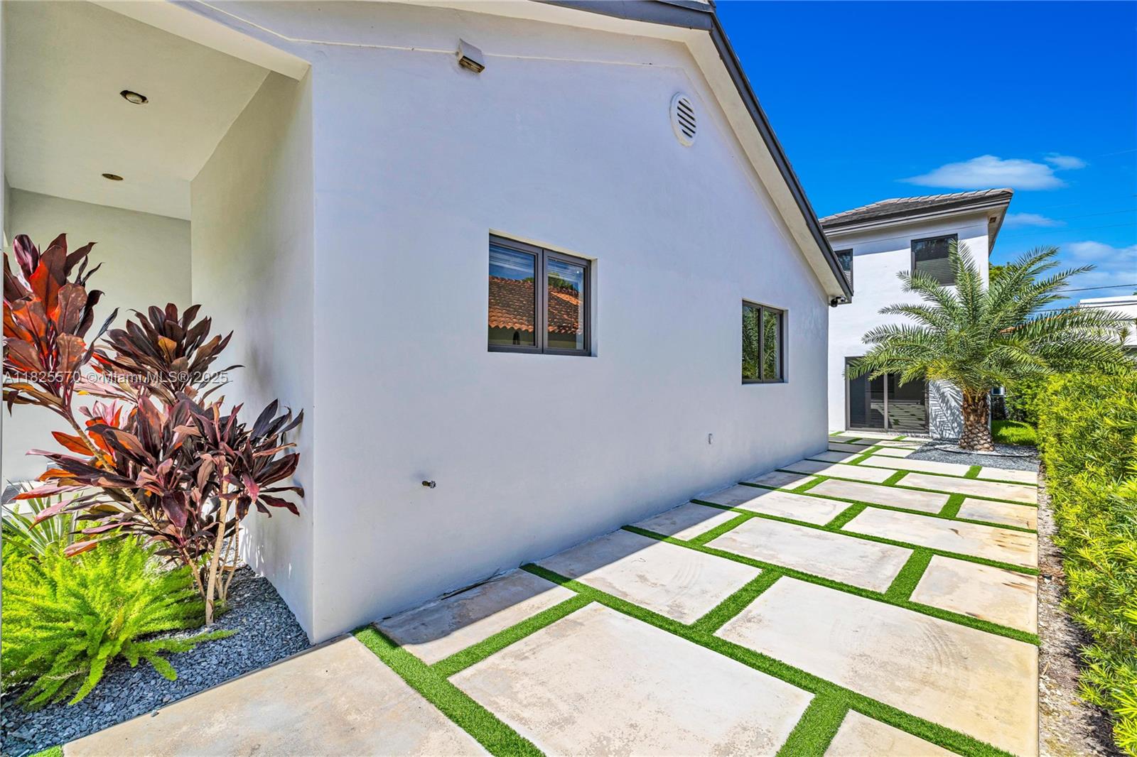 TAMIAMI PLACE PLAN NO 3 - Residential Lease