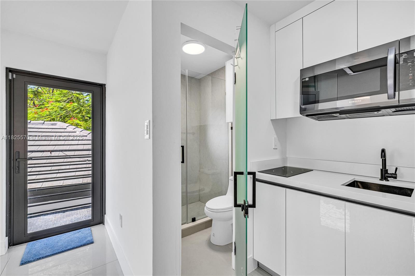 TAMIAMI PLACE PLAN NO 3 - Residential Lease