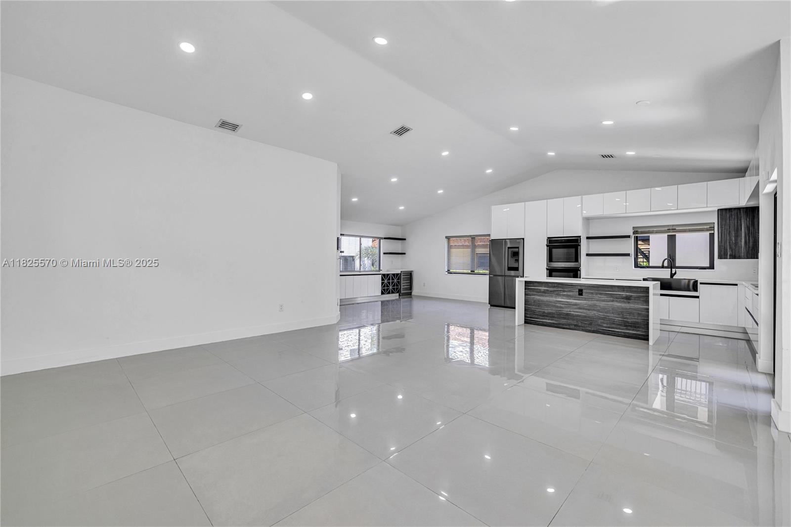 TAMIAMI PLACE PLAN NO 3 - Residential Lease