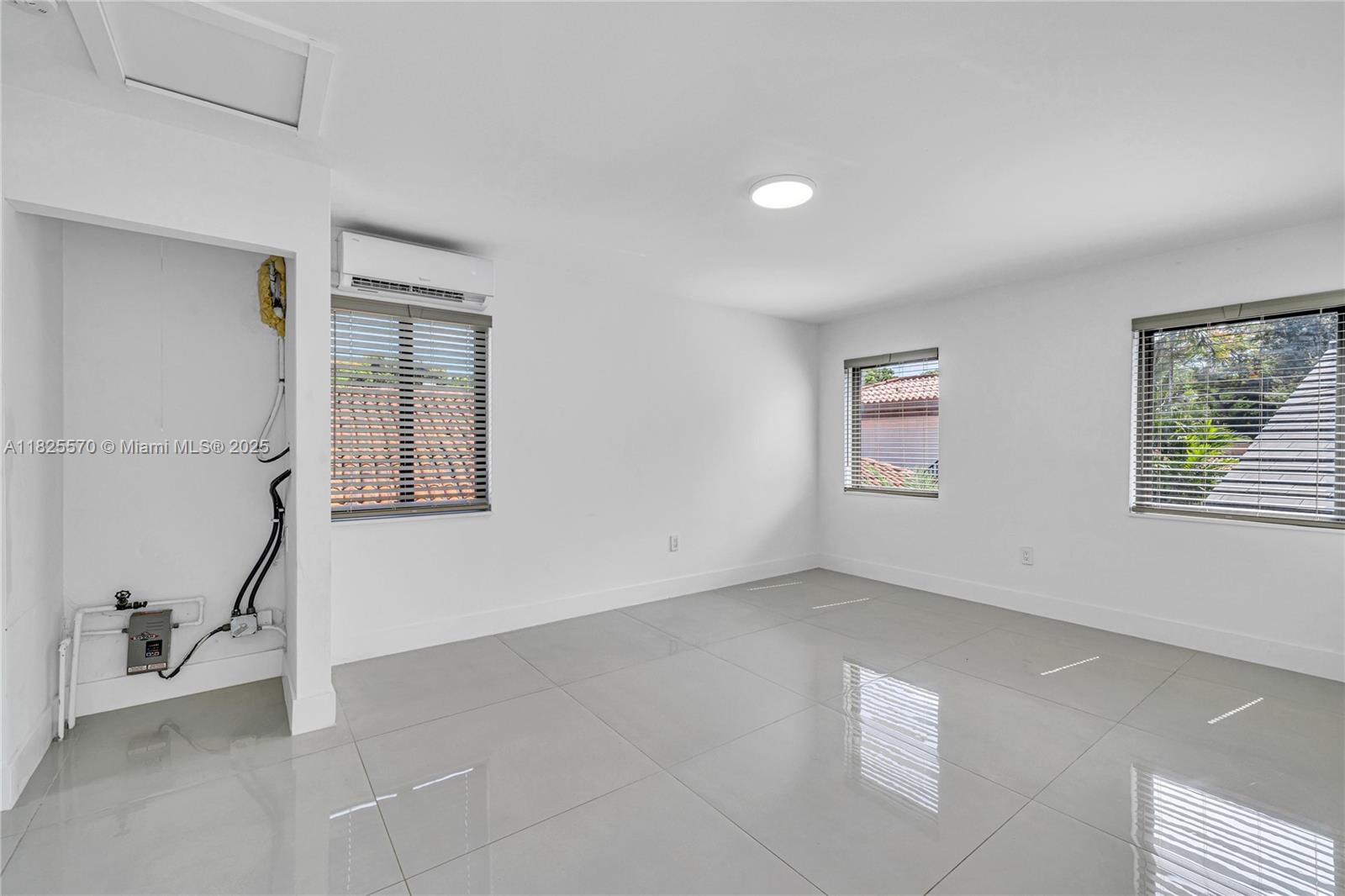 TAMIAMI PLACE PLAN NO 3 - Residential Lease