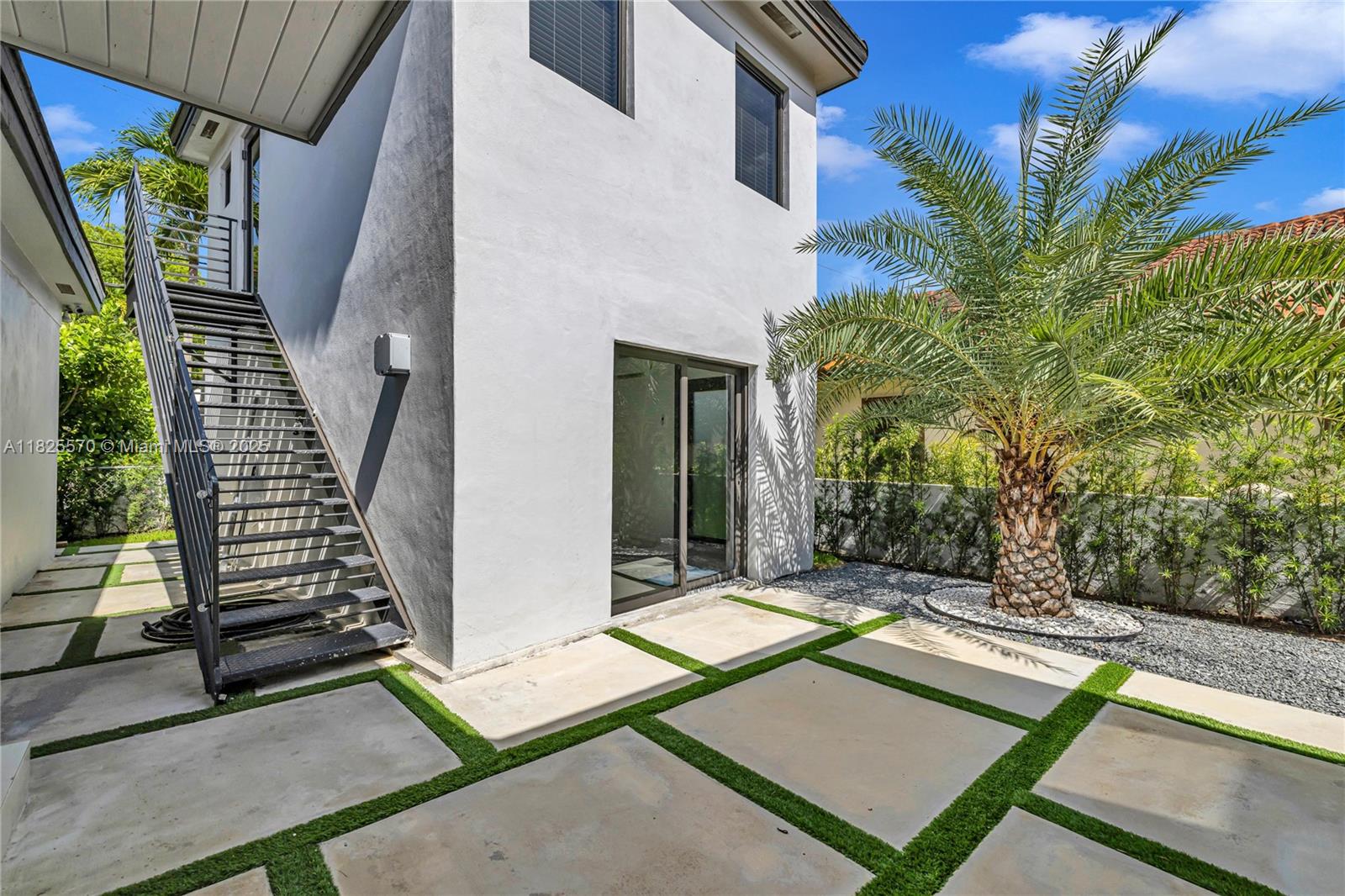 TAMIAMI PLACE PLAN NO 3 - Residential Lease