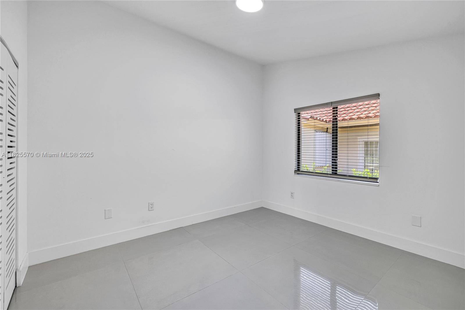 TAMIAMI PLACE PLAN NO 3 - Residential Lease