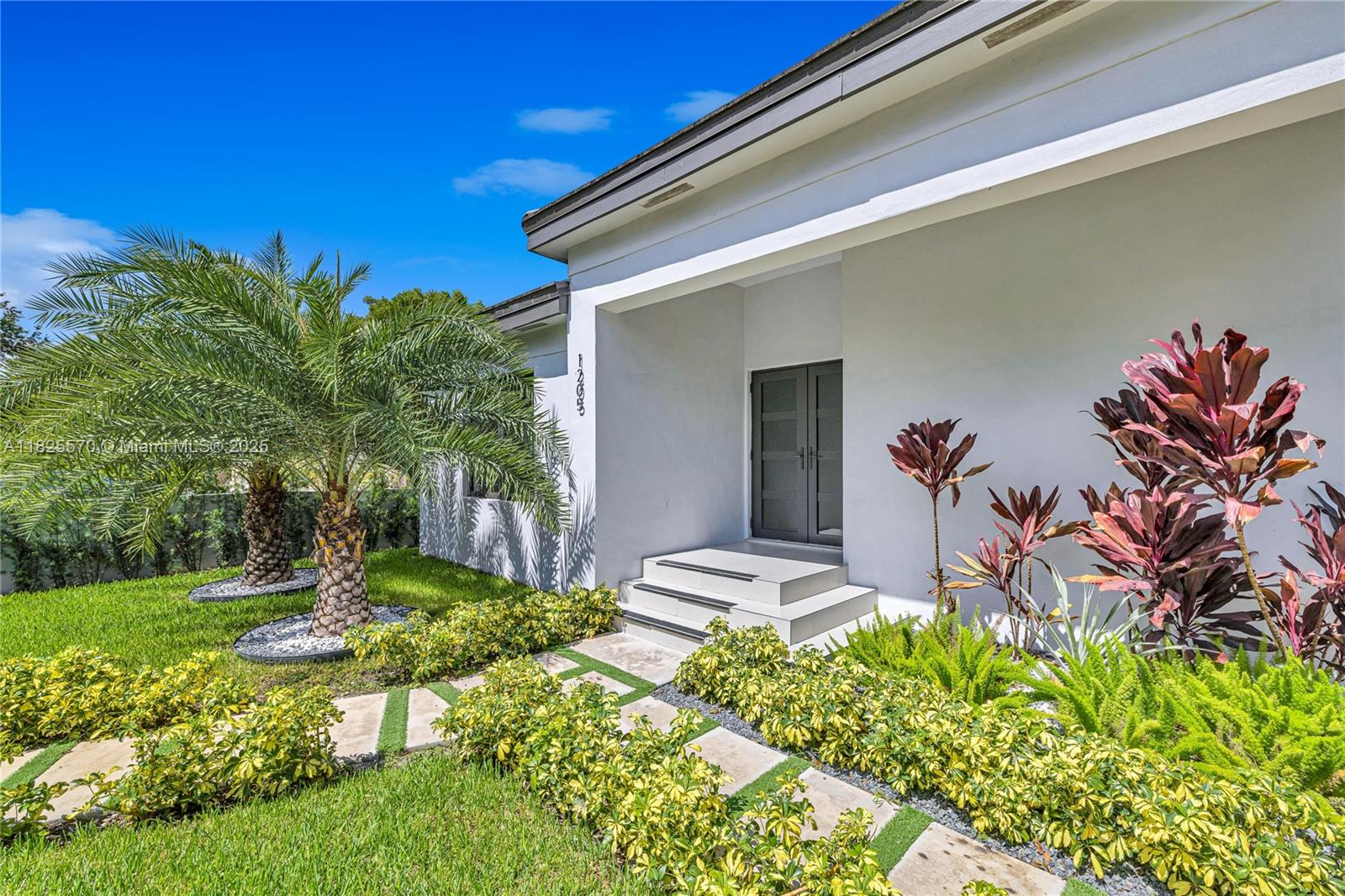 TAMIAMI PLACE PLAN NO 3 - Residential Lease