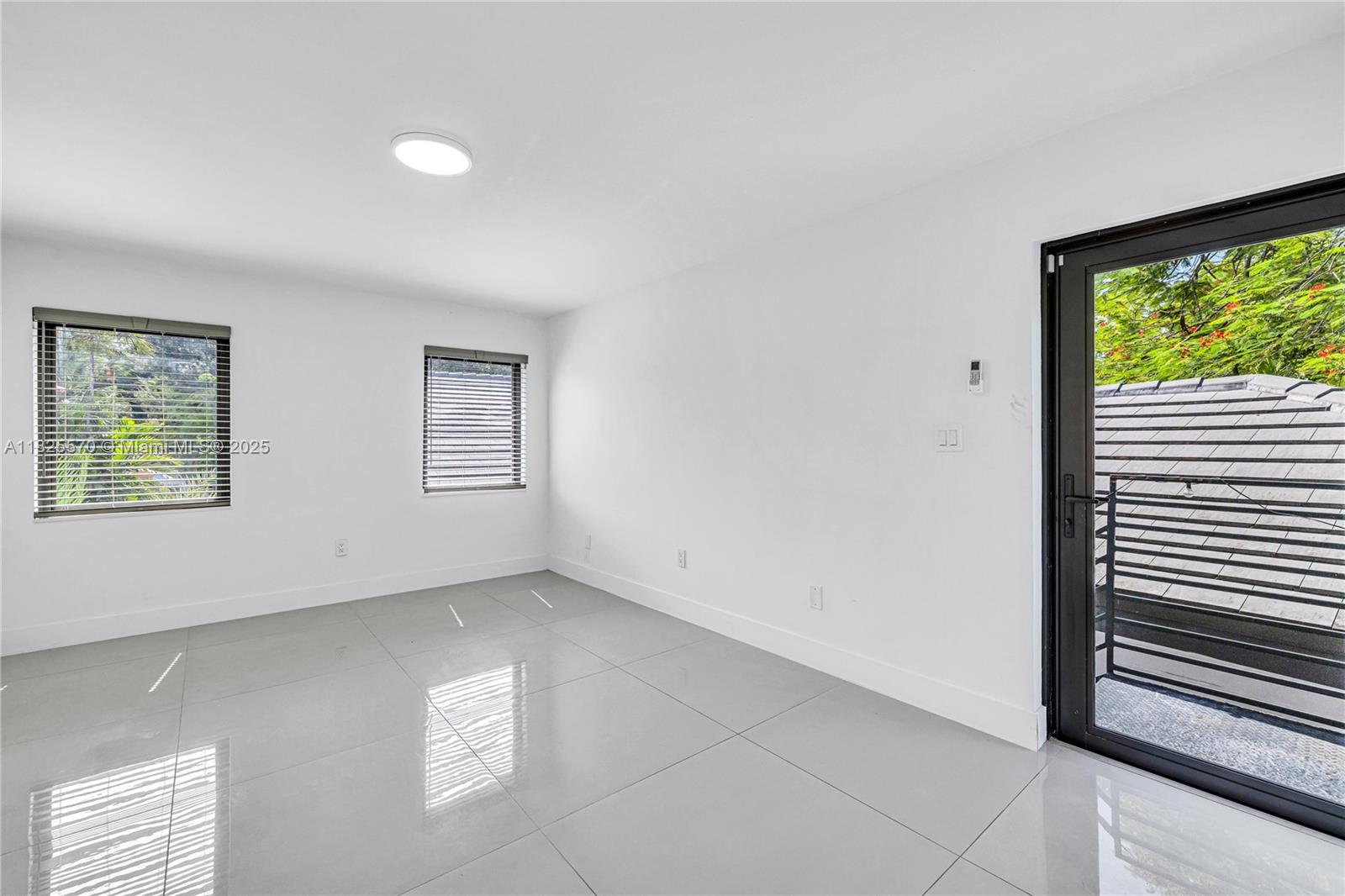 TAMIAMI PLACE PLAN NO 3 - Residential Lease