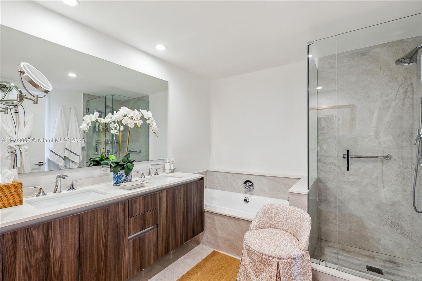 ARIA ON THE BAY CONDO - Residential