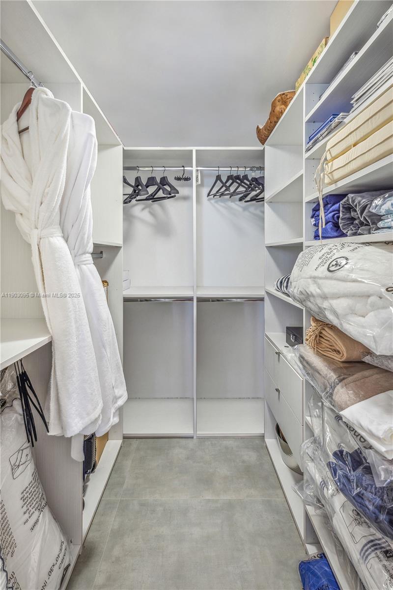 ARIA ON THE BAY CONDO - Residential