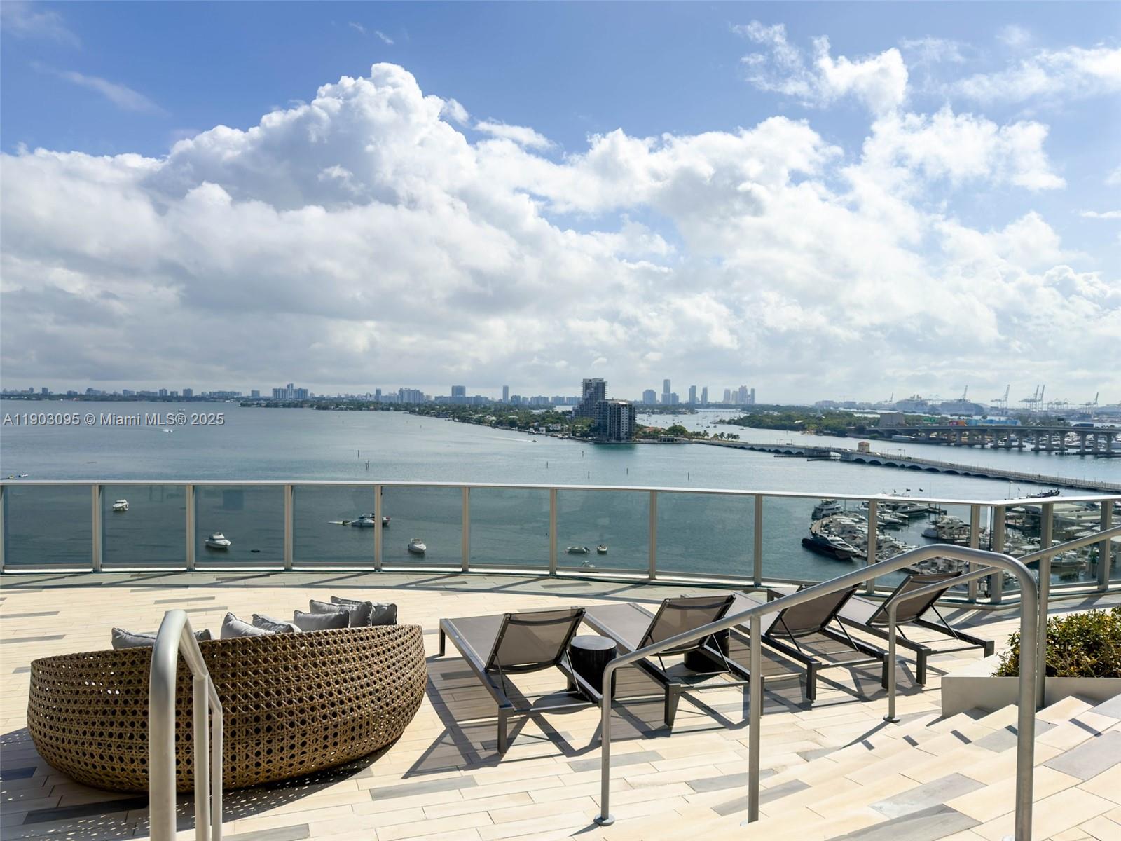 ARIA ON THE BAY CONDO - Residential