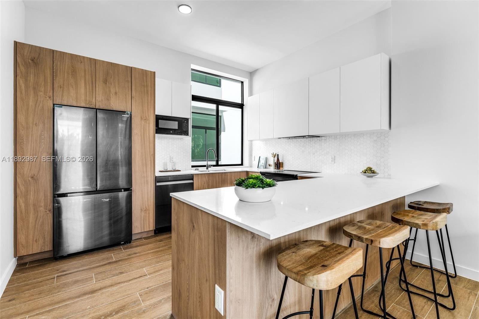 LC WHITES - Residential