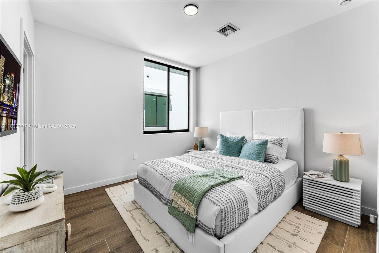 LC WHITES - Residential