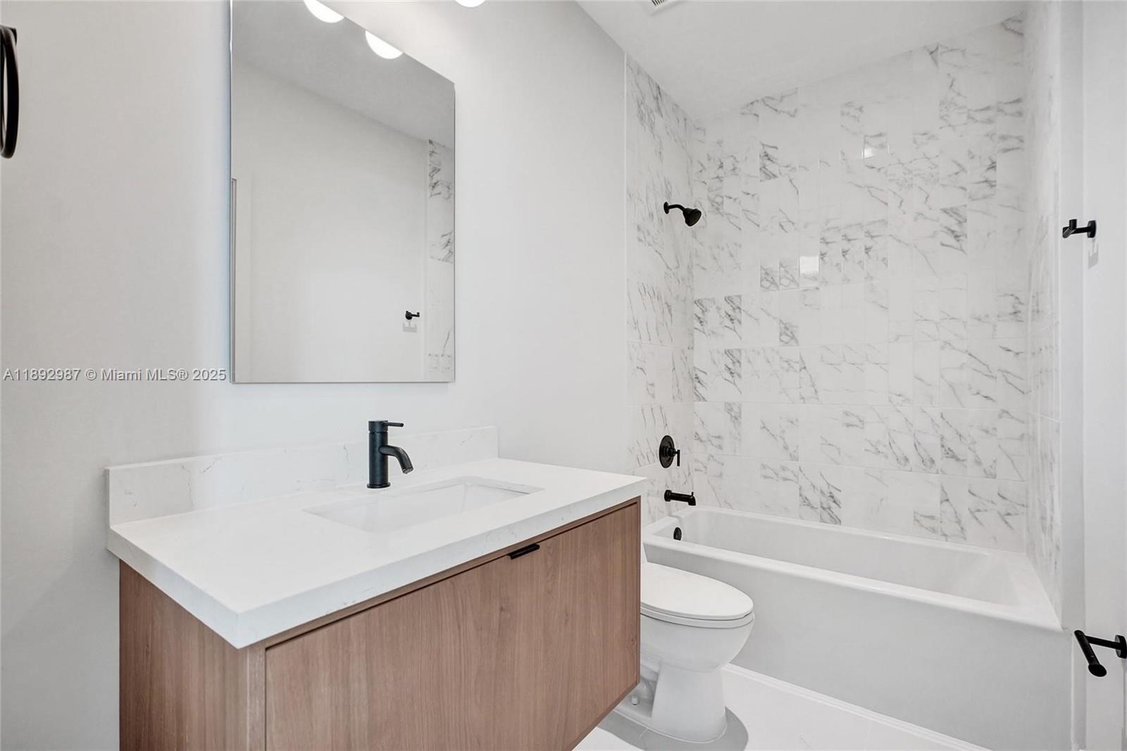 LC WHITES - Residential