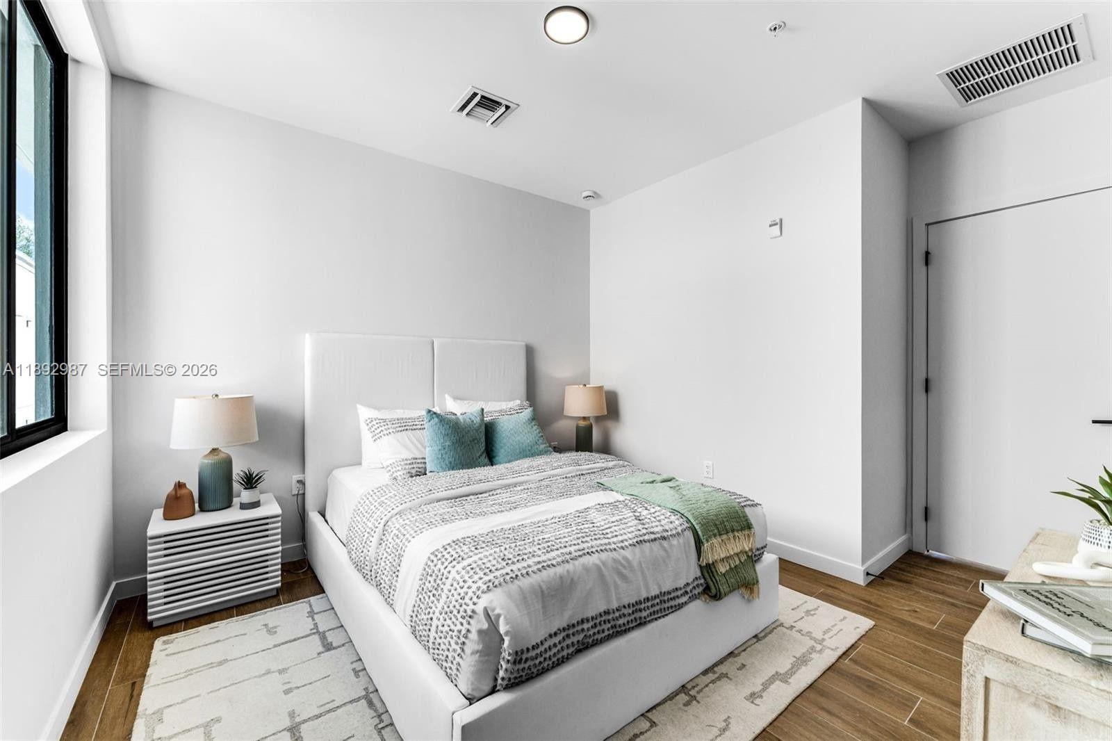 LC WHITES - Residential