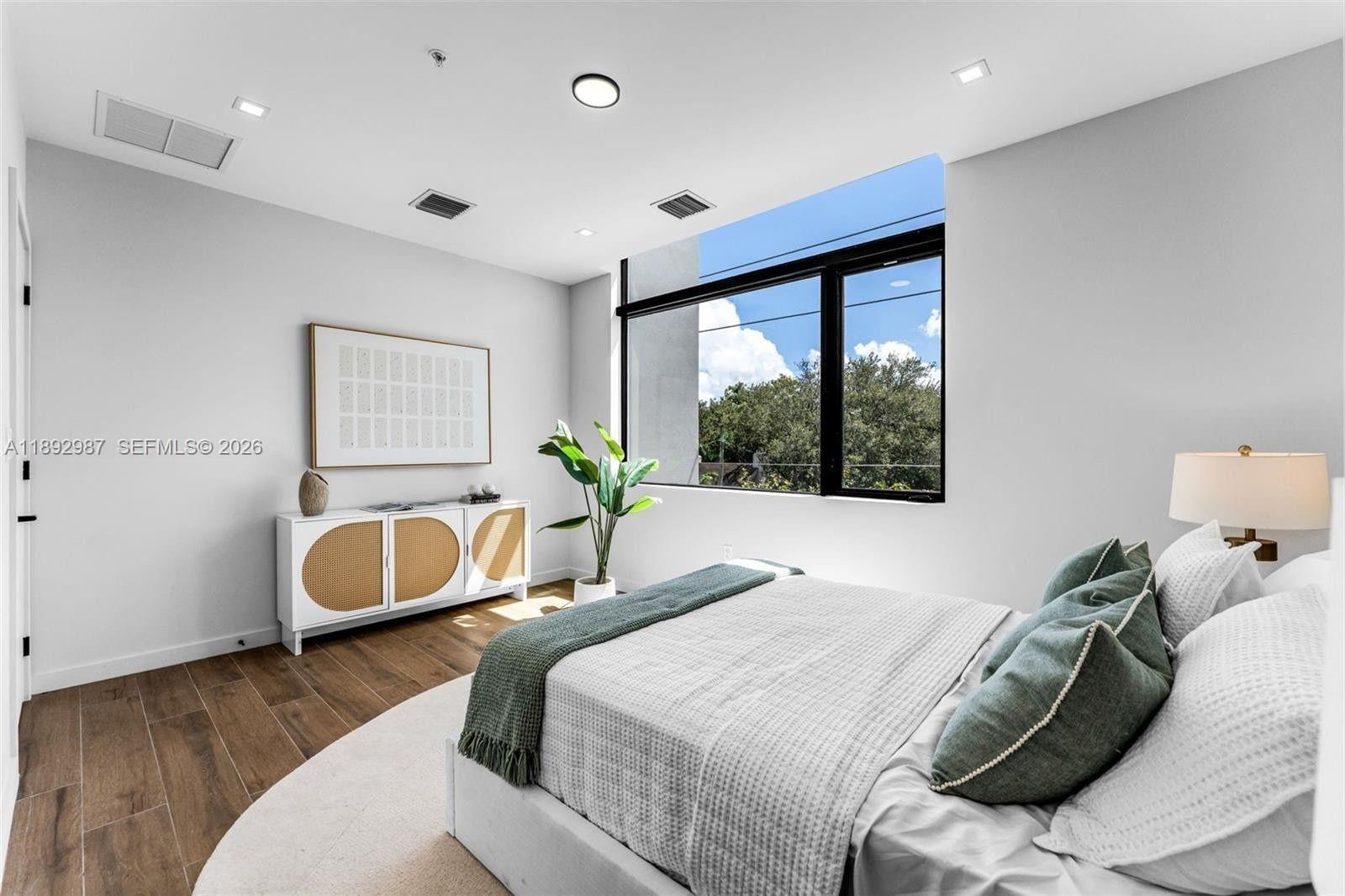 LC WHITES - Residential