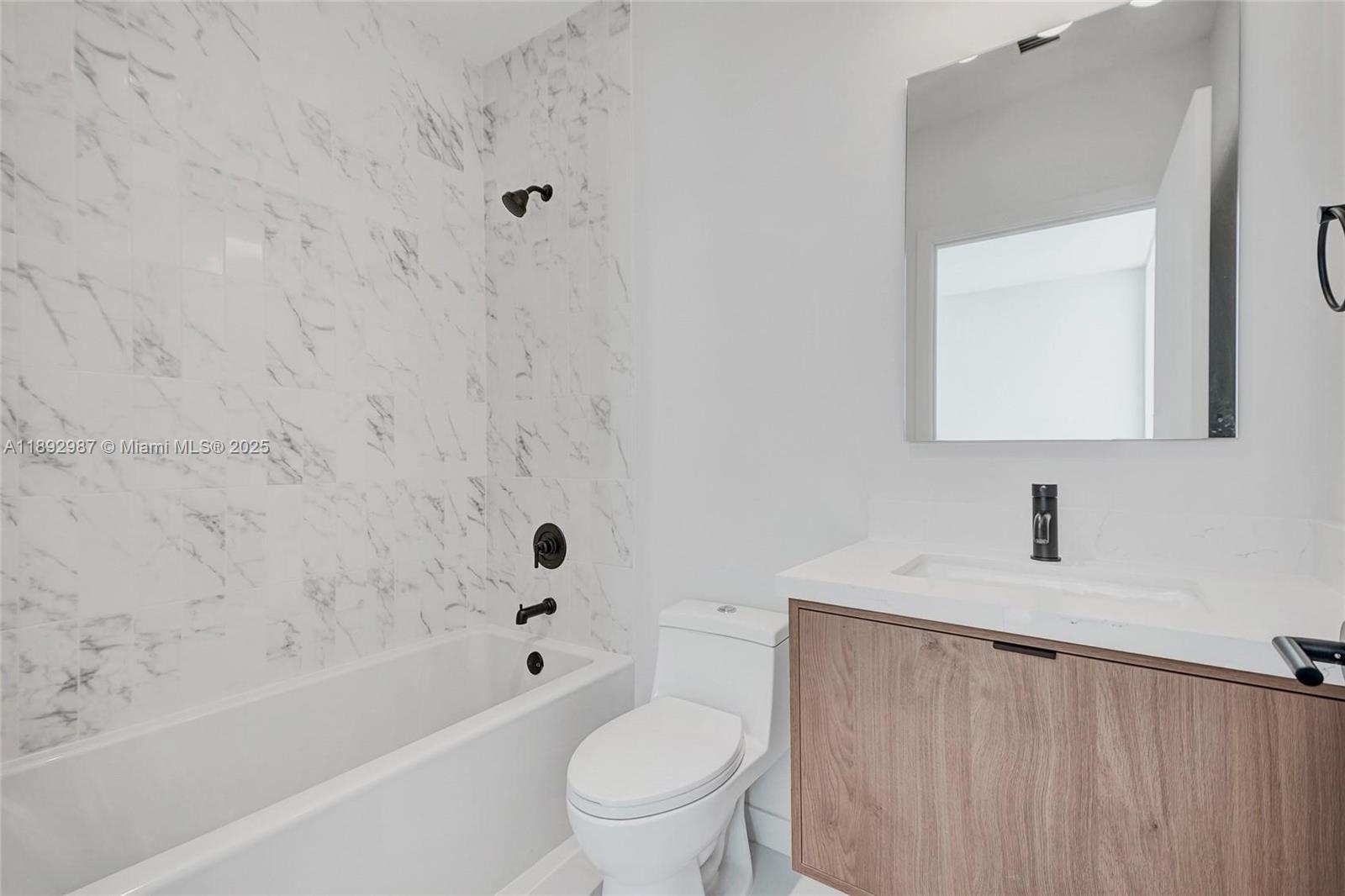 LC WHITES - Residential