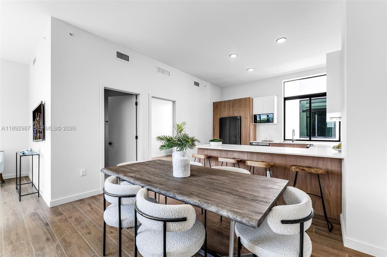 LC WHITES - Residential