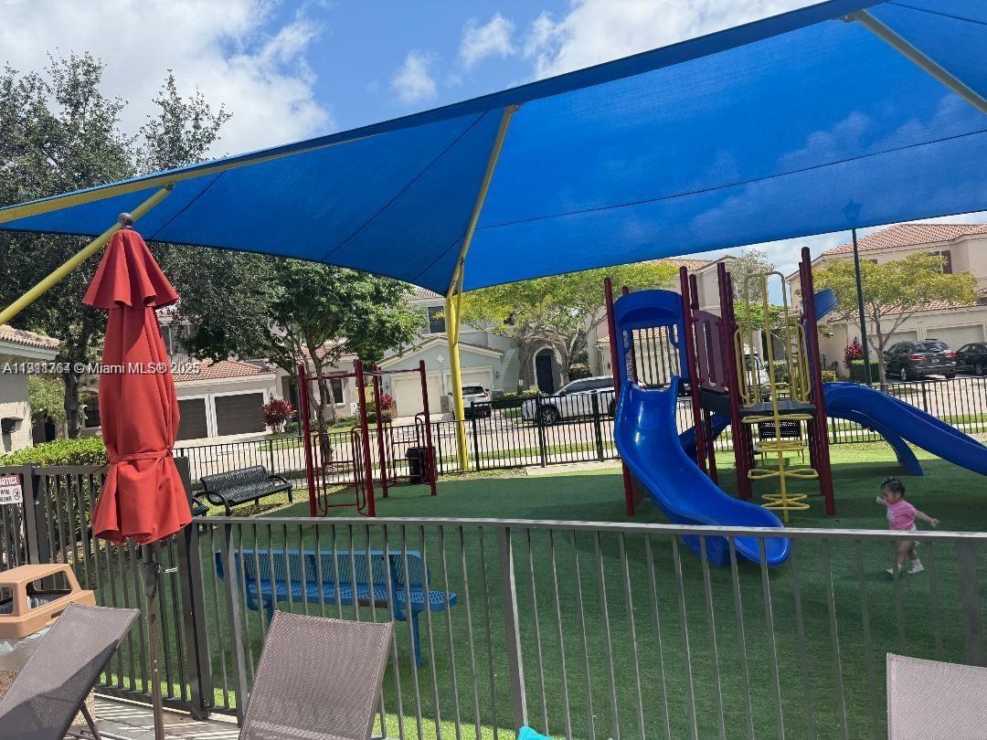 CHAMPION LAKES - Residential