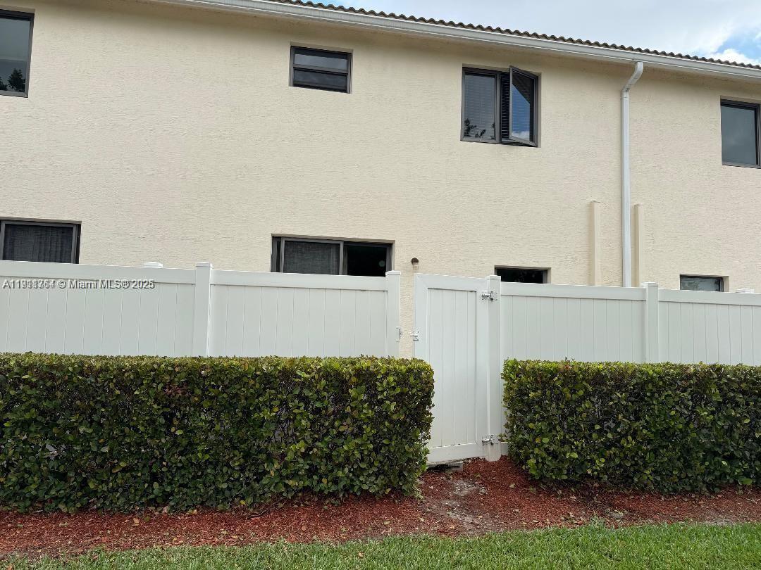 CHAMPION LAKES - Residential