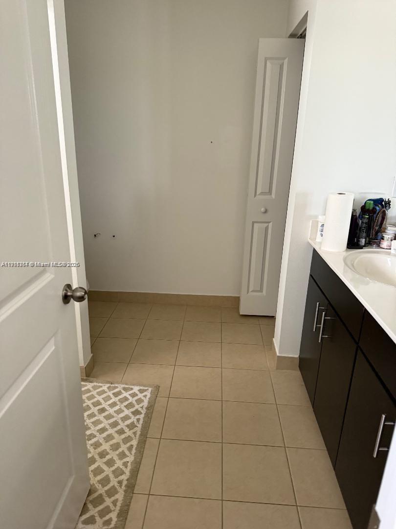 CHAMPION LAKES - Residential