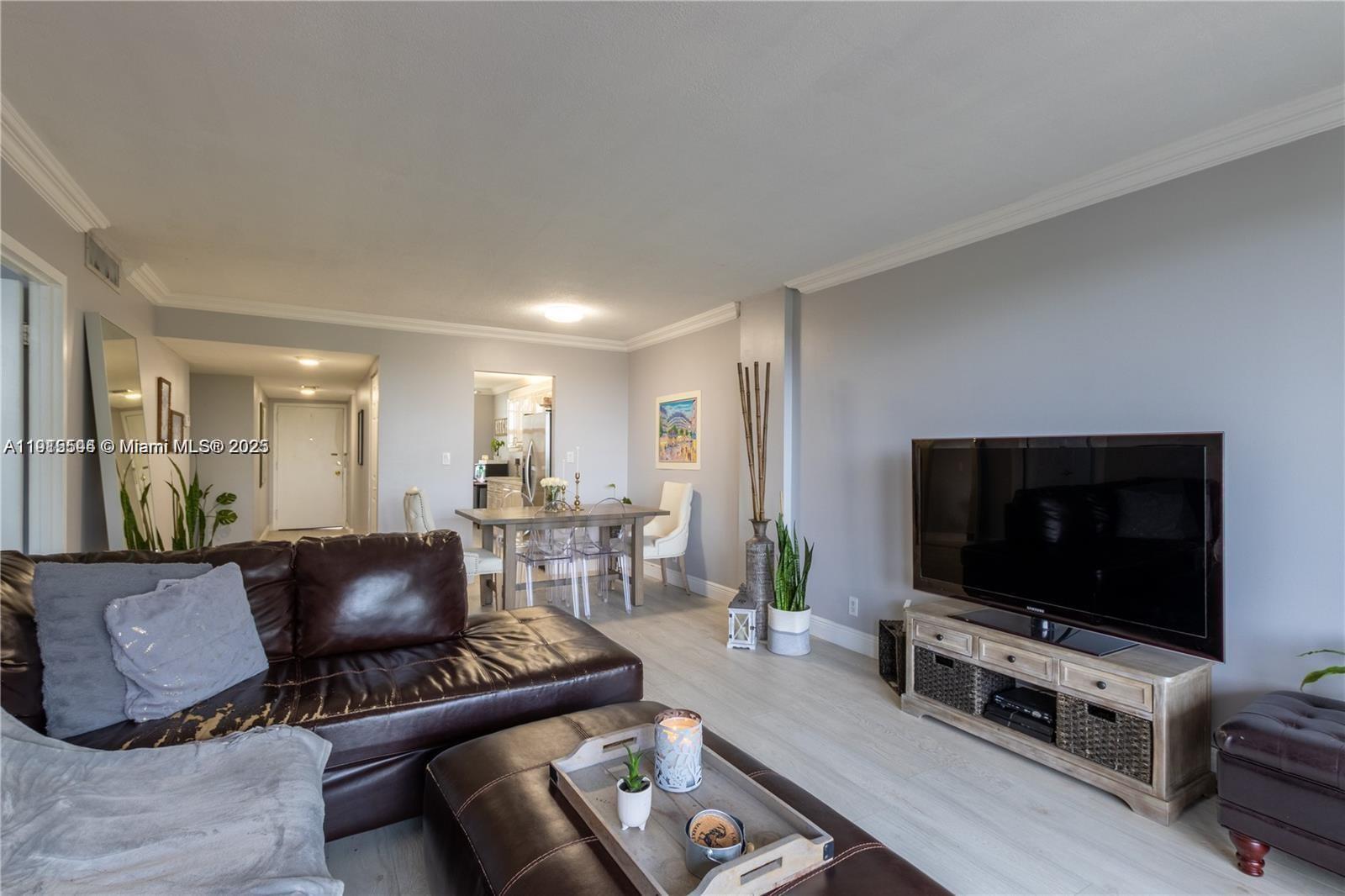 250 Jacaranda Dr 506