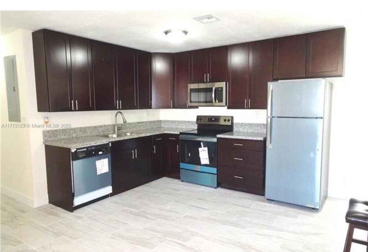 570 NW 18th St