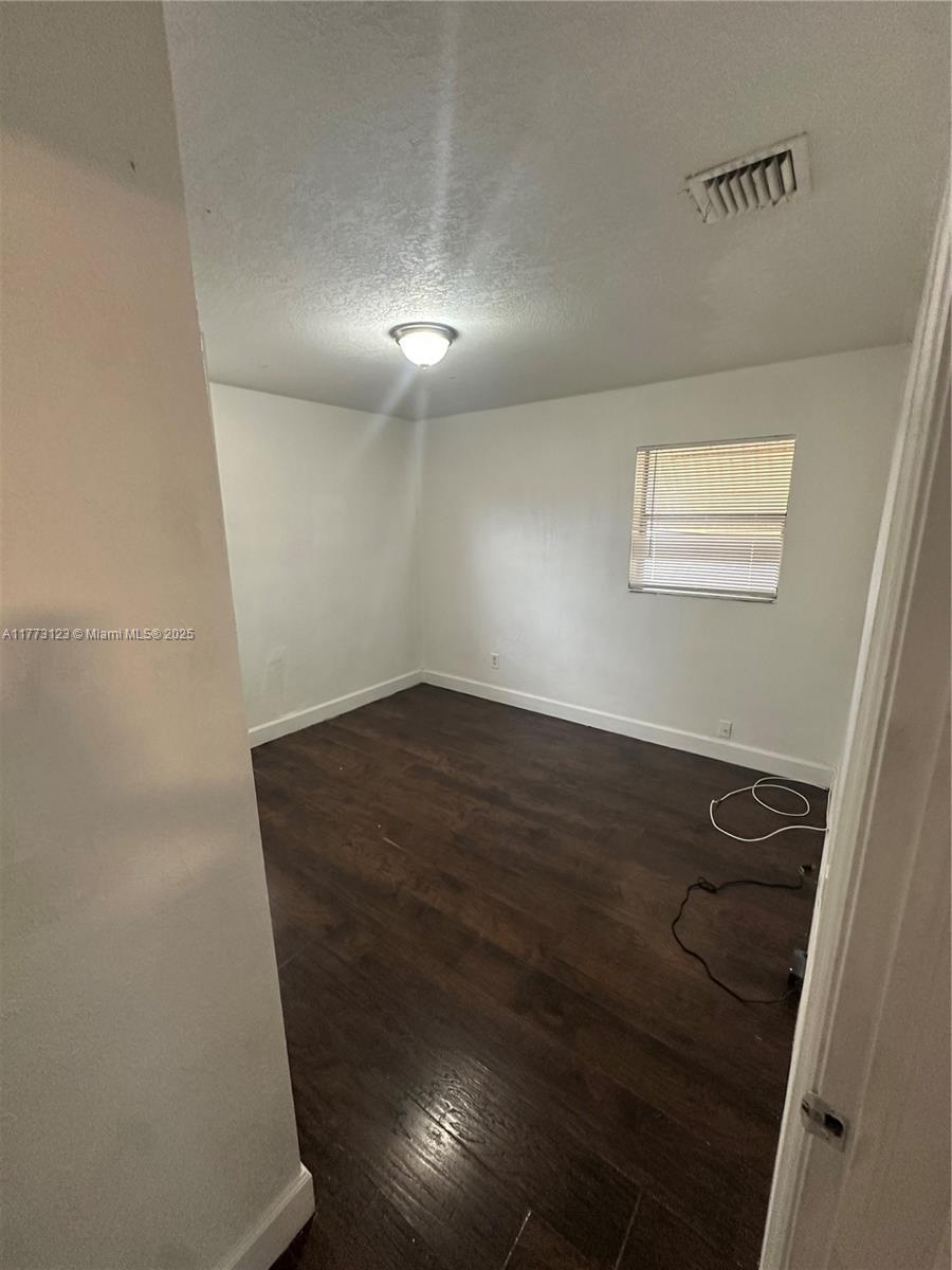 570 NW 18th St