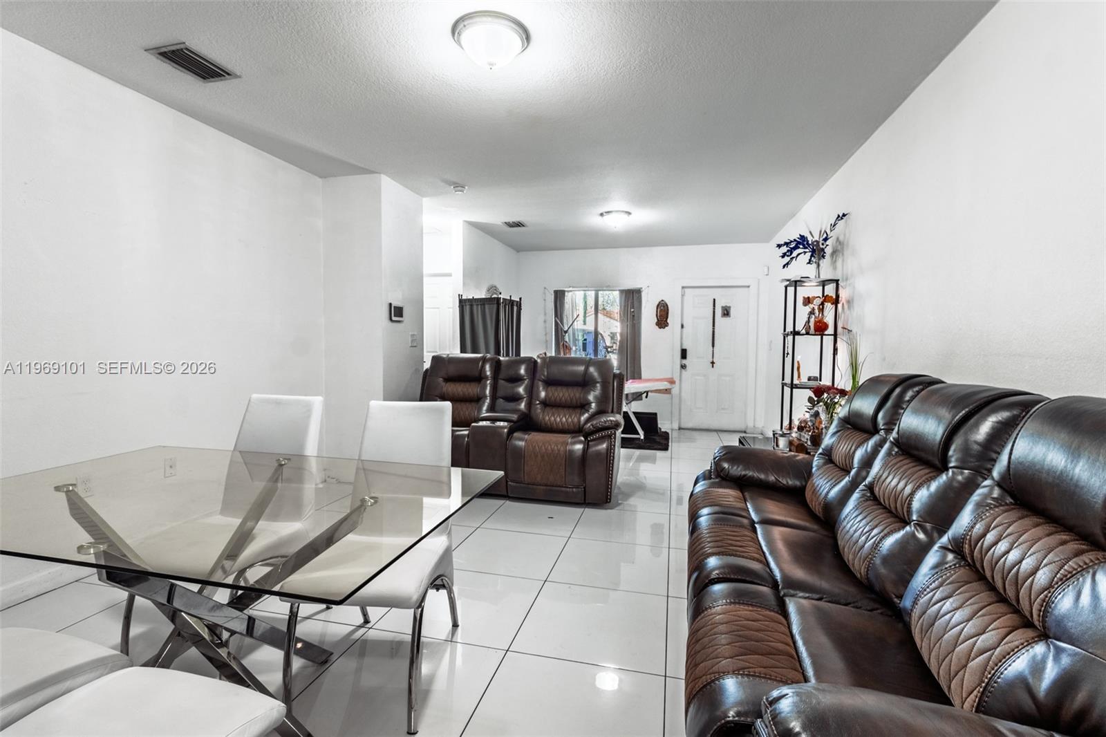 17 AVE MANOR - Residential