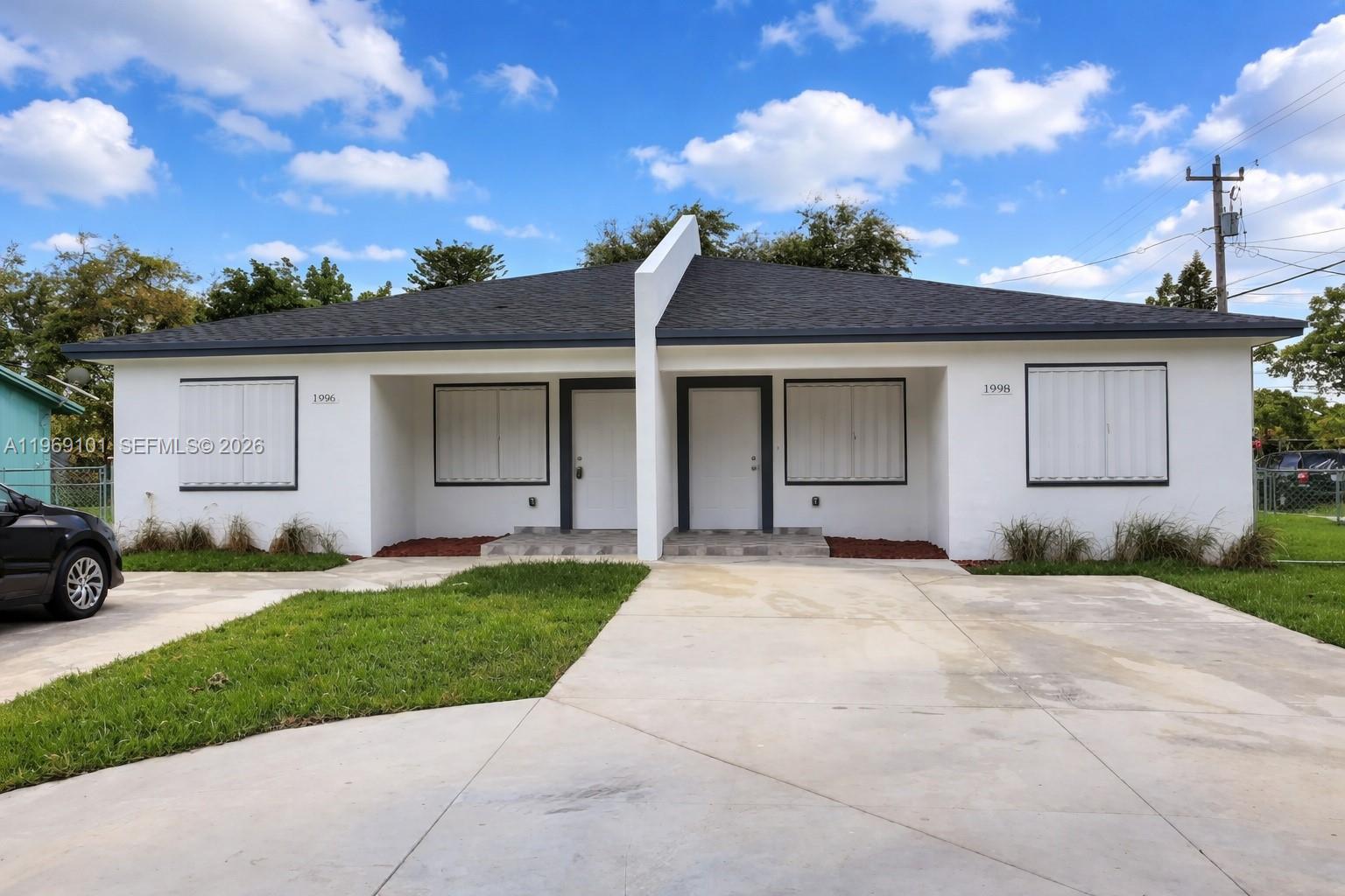 17 AVE MANOR - Residential