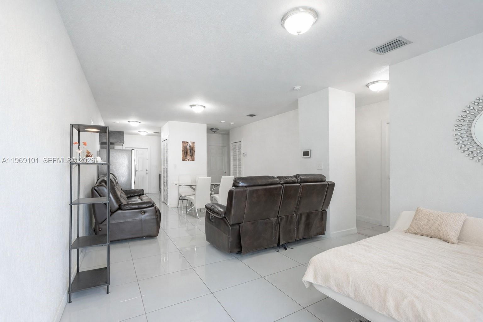 17 AVE MANOR - Residential