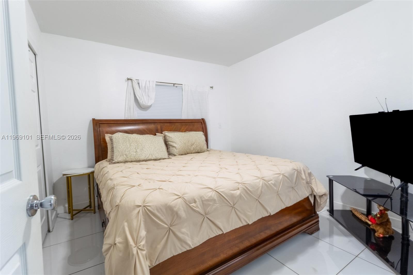 17 AVE MANOR - Residential