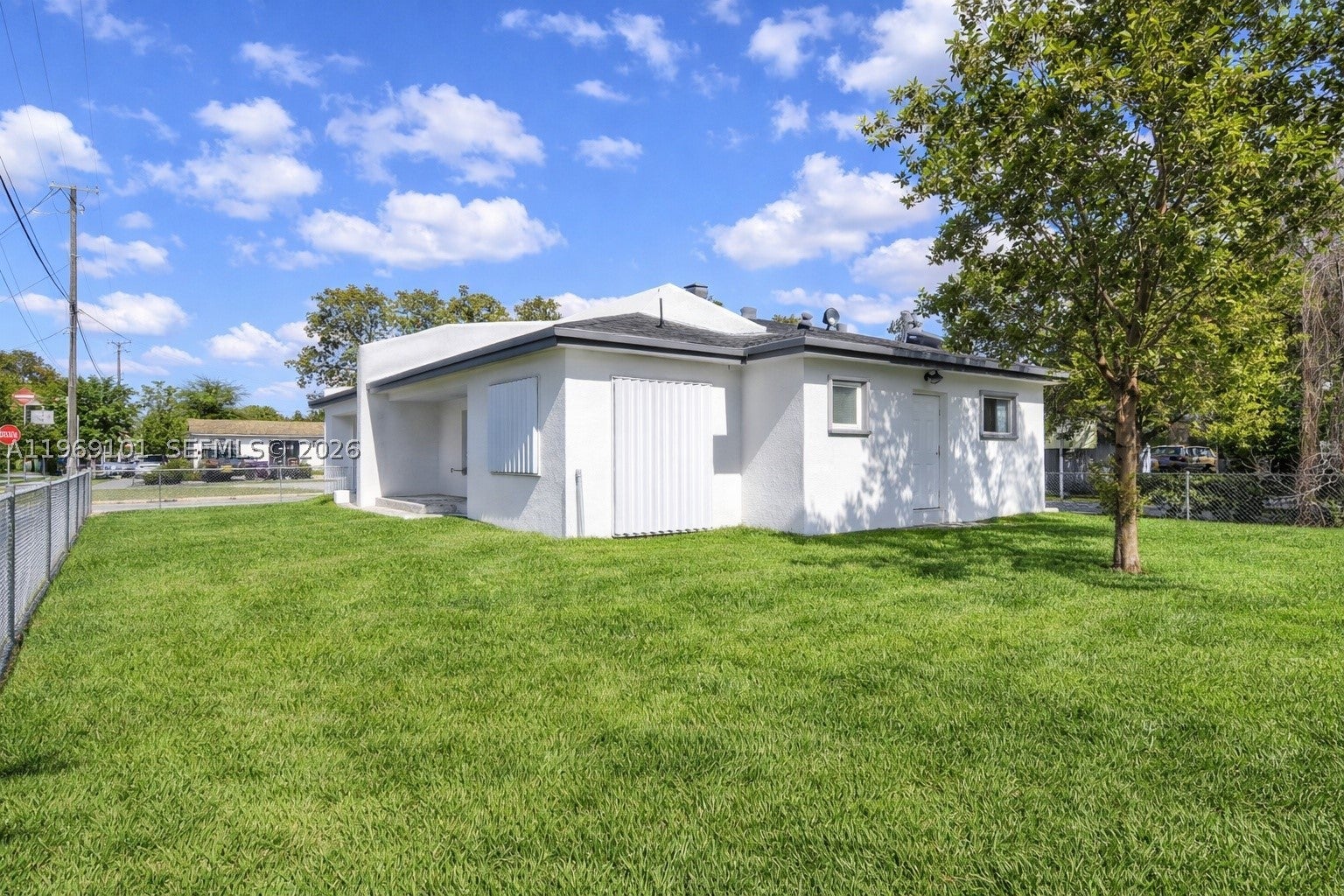 1998 NW 47th St, Miami FL 33142