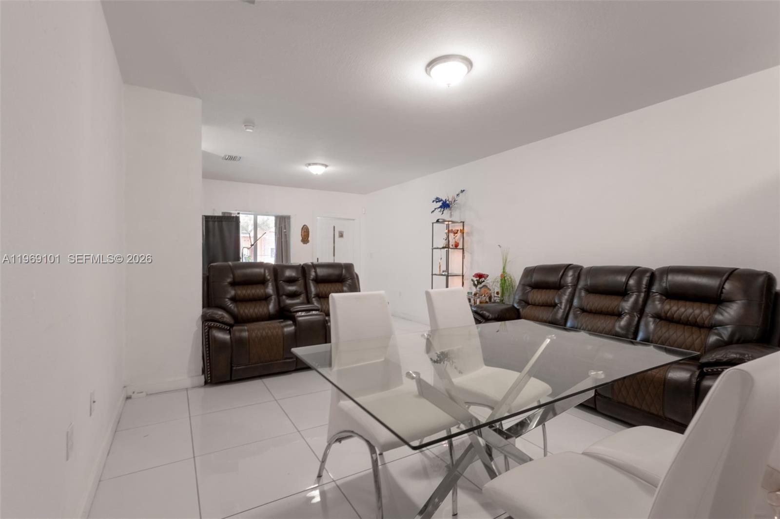 17 AVE MANOR - Residential