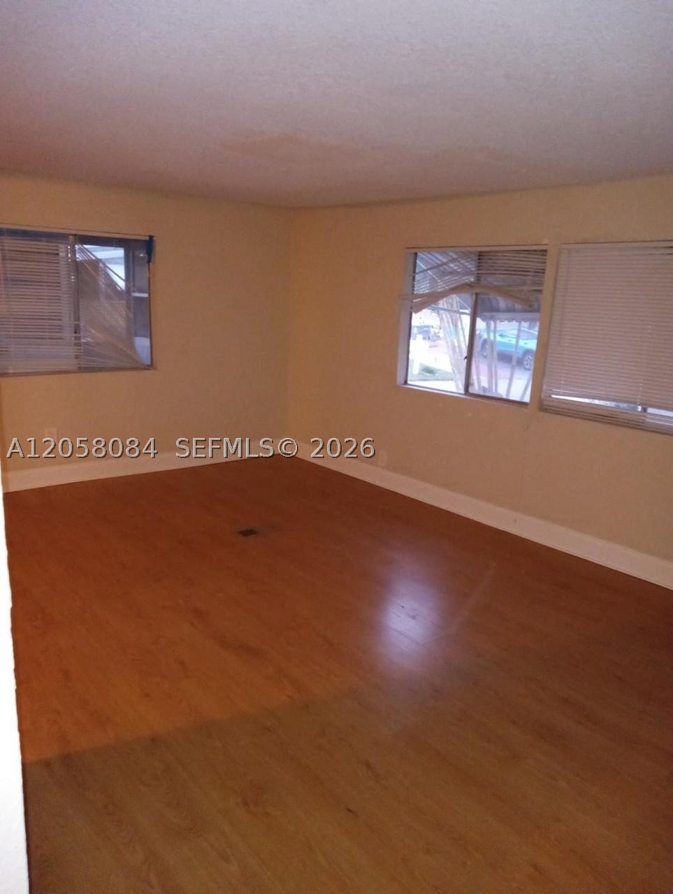 7323 N 44th Ter N